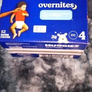 Huggies Overnites Diapers Size 4   (52 COUNT)
